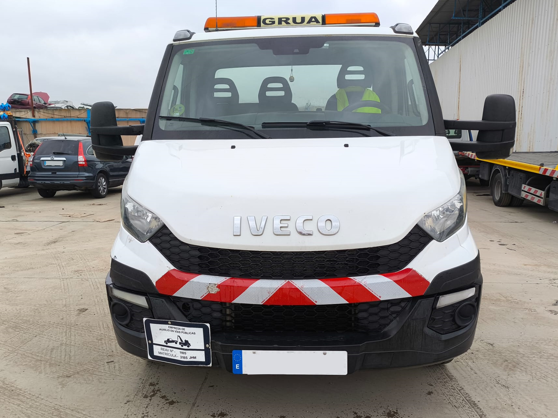 Grúa IVECO DAILY 65C15 - Interior de Cabina